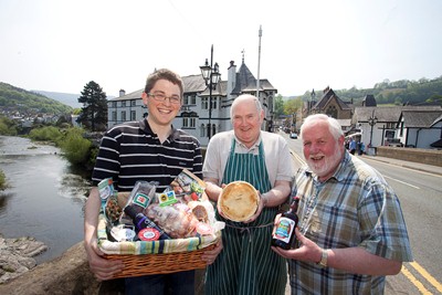 LLANGOLLEN FOOD FESTIVAL. Pictured is Rob Price from Cadwyn Clwyd with Colin Loughlin and Gwyn Davies.