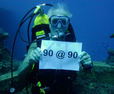 Ray underwater 1 ceidiog