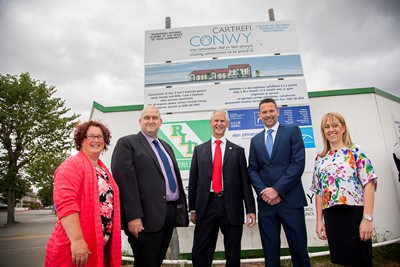 Cartrefi Conwy Cysgod y Gogarth (the redeveloped site of Llys Seiriol) in Llandudno. Minister for Housing and regeneration  Carl Sargeant AM. Pictured are Delyth Davies, Minister for Housing and regeneration  Carl Sargeant AM, Andrew Bowden, Wayne Bannister and Eiry Davies.