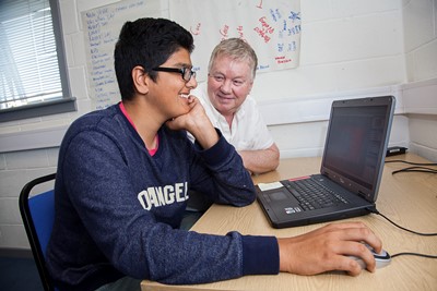 Llwyddo'n Lleol-10 ceidiog