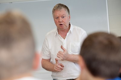 Llwyddo'n Lleol-8 ceidiog